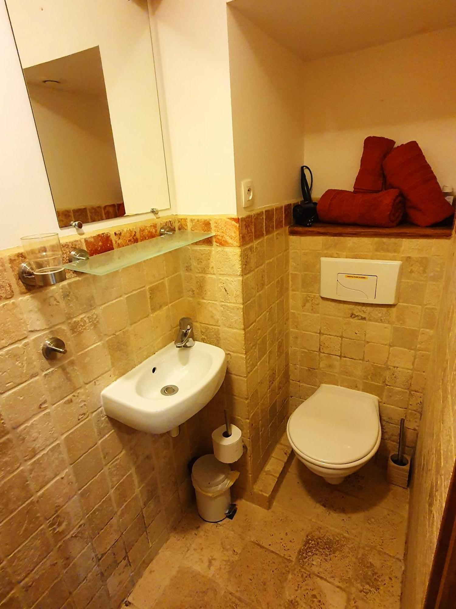 Prakka - Base Camp Apartment เลอุชส์ ภายนอก รูปภาพ